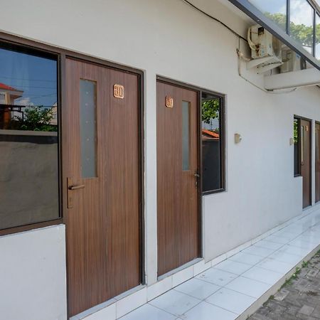 מלון Reddoorz Near Stasiun Tawang סמאראנג מראה חיצוני תמונה