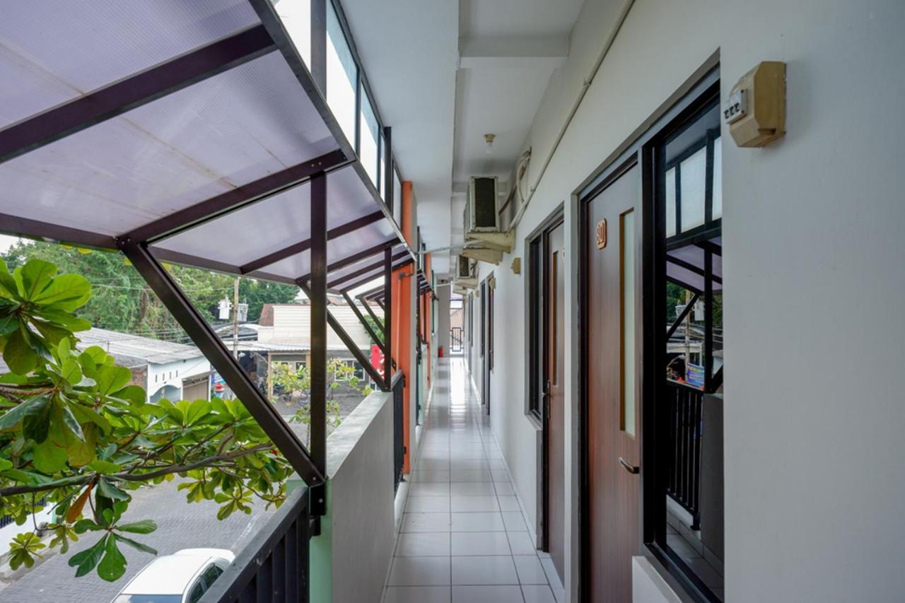 מלון Reddoorz Near Stasiun Tawang סמאראנג מראה חיצוני תמונה