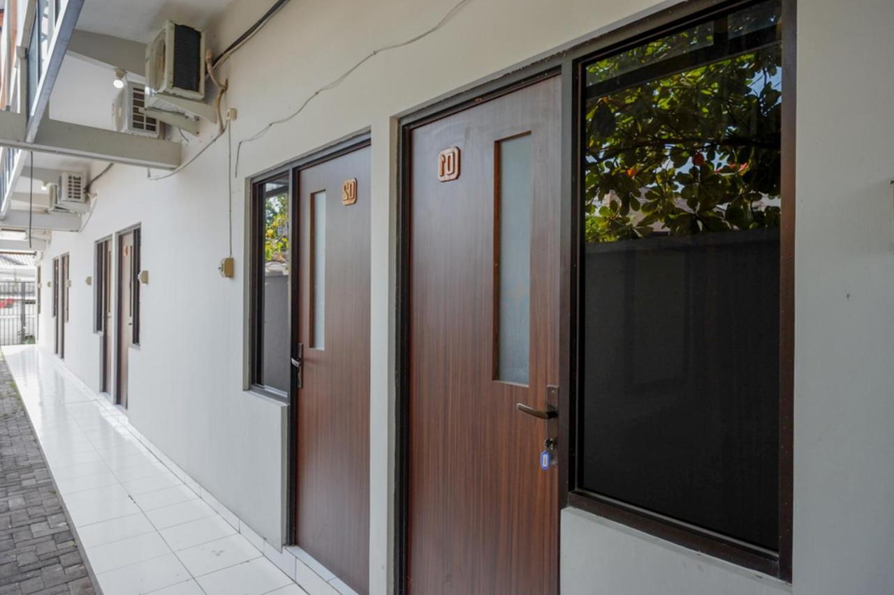 מלון Reddoorz Near Stasiun Tawang סמאראנג מראה חיצוני תמונה