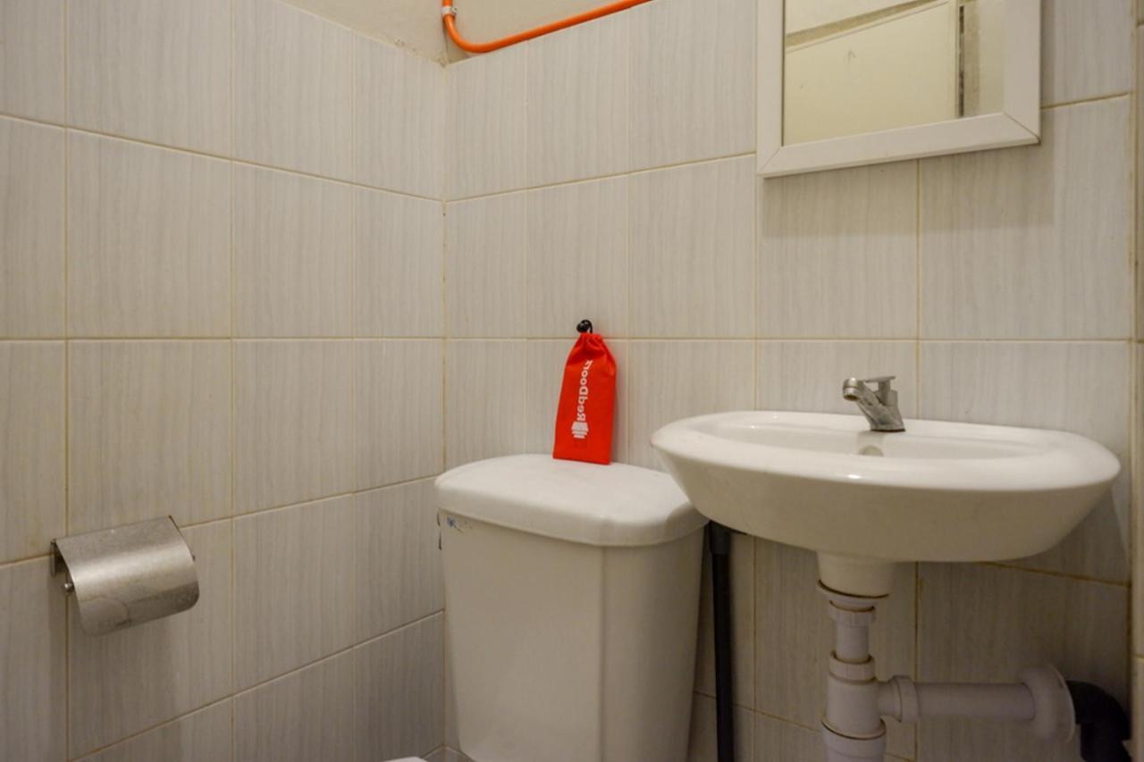 מלון Reddoorz Near Stasiun Tawang סמאראנג מראה חיצוני תמונה